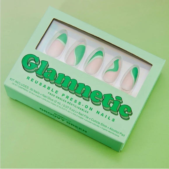 Groovy Green press on reuseable press on nails by Glamnetic - Picture 5 of 8